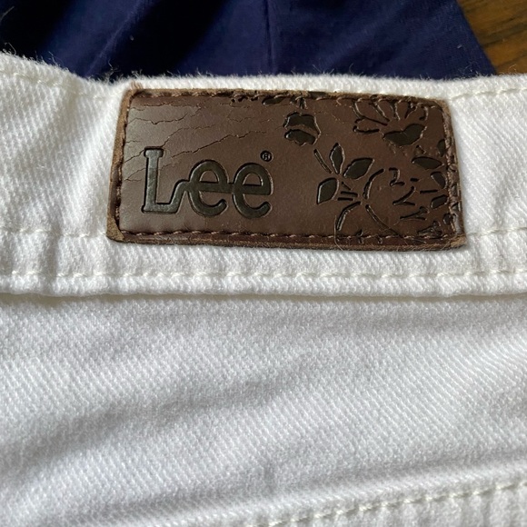 3/$30 EUC Lee classic white jeans - Picture 2 of 8